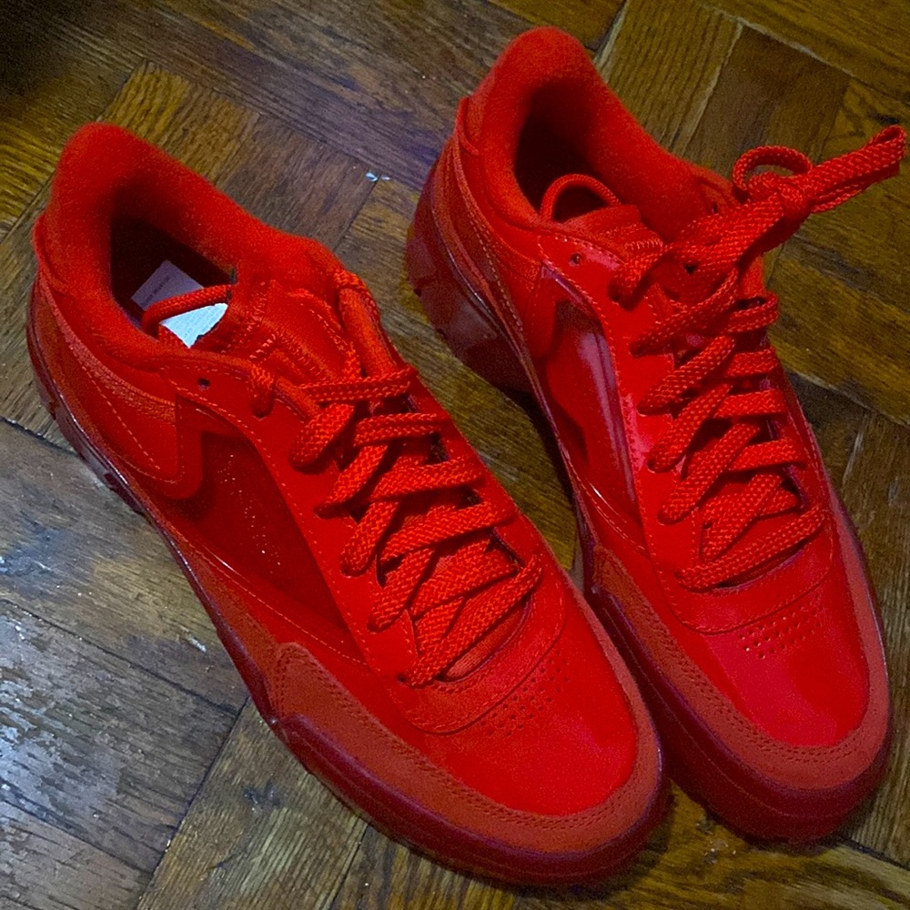 BRAND NEW NEVER WORN
